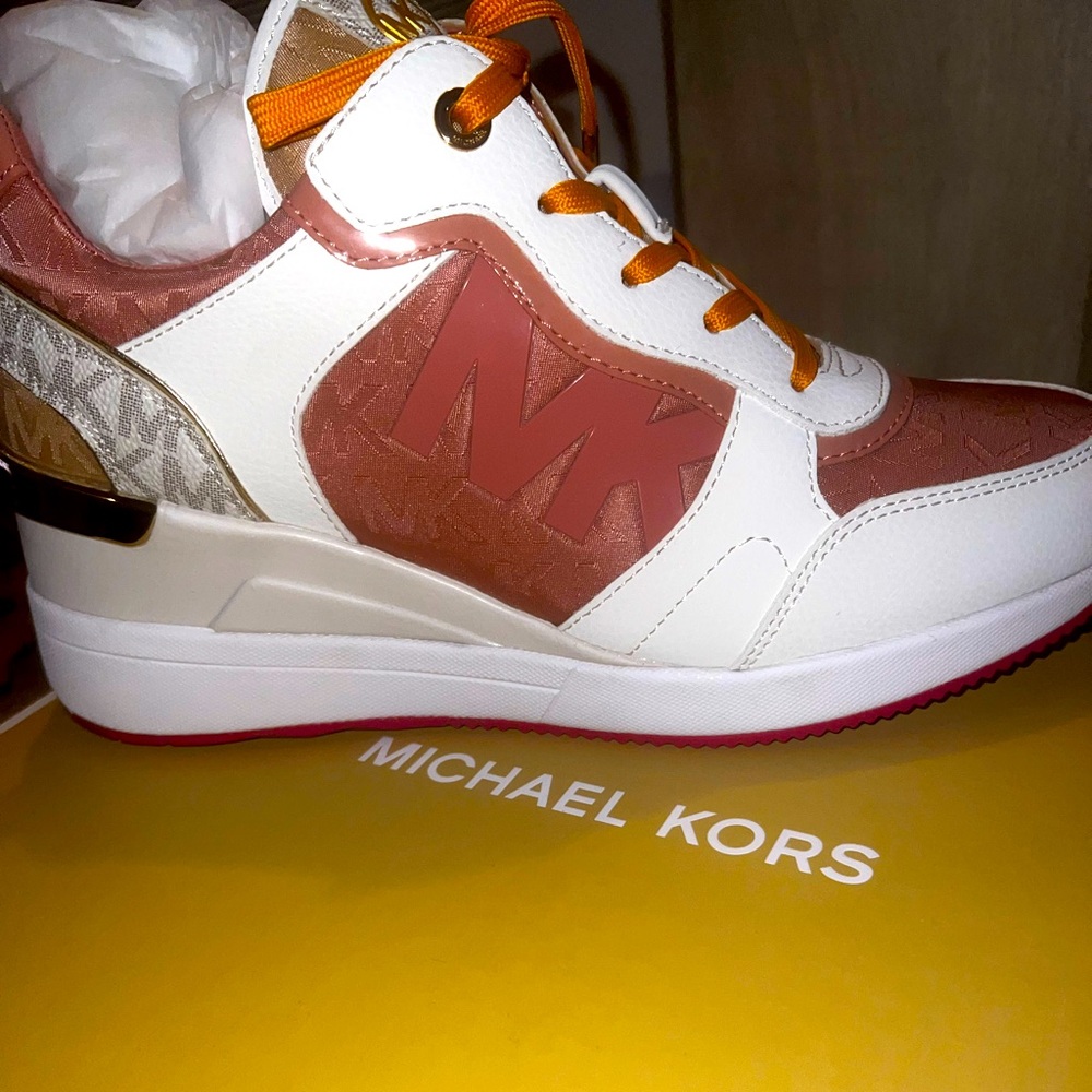 BRAND NEW, NEVER BEEN WORN! Gorgeous MK Crista Trainer. Size 9M